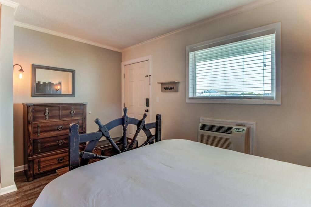 Kraken'S Den * Oceanview * Steps To Ocean * Pool Apartment Carolina Beach Luaran gambar